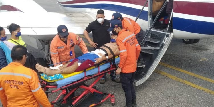 Funcionarios de PC trasladaron paciente desde el estado Zulia hasta Caracas