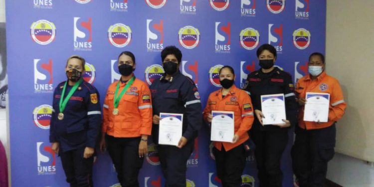 Reconocimiento a la fuerza y valentía de la mujer venezolana y su rol histórico en la construcción de una sociedad más justa, de paz y solidaridad.