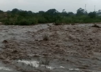 Afluente a la altura del puente internacional Simón Bolívar, se observa un rostro más iracundo del río.