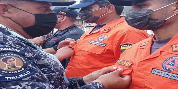 Funcionarios del SNGR en el estado Trujillo recibieron condecoración por su labor