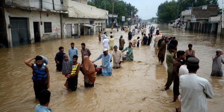 Pakistán registra más de 1.000 personas muertas por lluvias e inundaciones monzónicas
