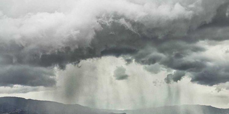 China provoca lluvias artificiales para enfrentar la ola de calor