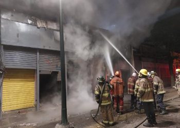 Incendio en el Minicentro Mersur de El Cementerio fue 100% controlado