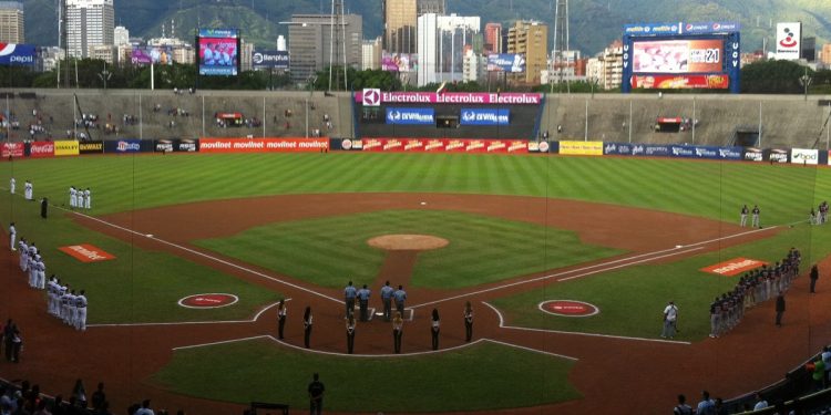 SNGR participa en el resguardo de la fanaticada en los estadios de béisbol del país