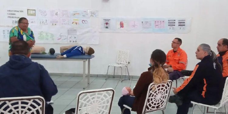 Protección Civil realiza capacitación constante de sus funcionarios y en comunidades