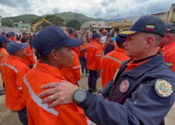 Héroes y heroínas de naranja fueron condecorados en Las Tejerías por el 21 aniversario de Protección Civil