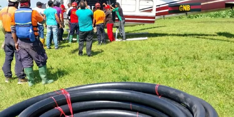 Un equipo multidisciplinario conformado por funcionarios de la dirección estadal de Protección Civil en trabajo conjunto al personal de aguas de Mérida realizó el restablecimiento del servicio hídrico en varias zonas de la entidad andina.