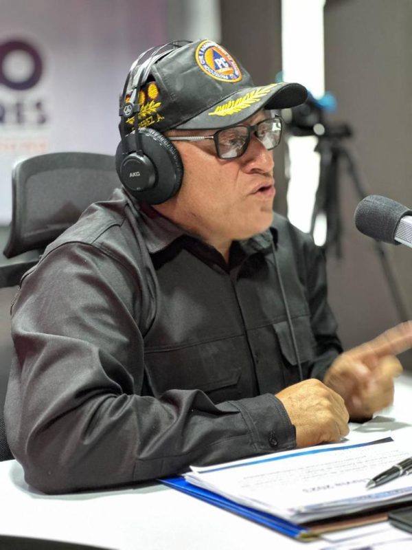Viceministro hablando sobre el plan de lluvias