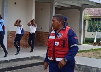 SNGR dicta charla en escuelas