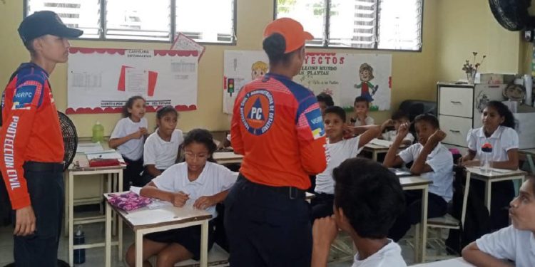 curso a escuela en Vargas
