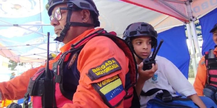 Grumae efectuó demostraciones de su línea de acción en la que participaron los niños asistentes.