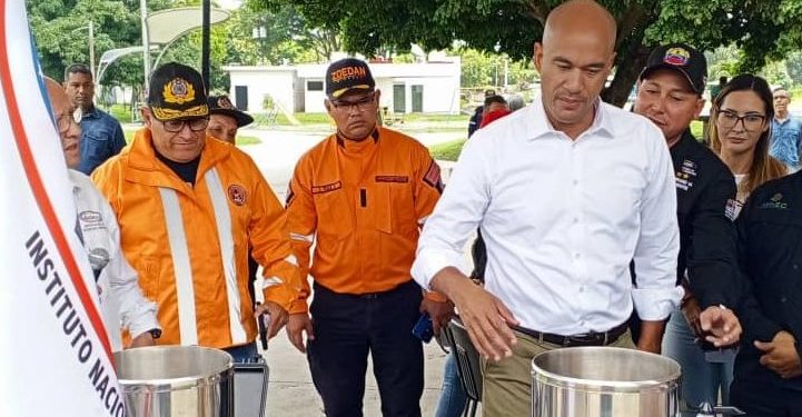 Entrega de equipos hidrometeorológicos