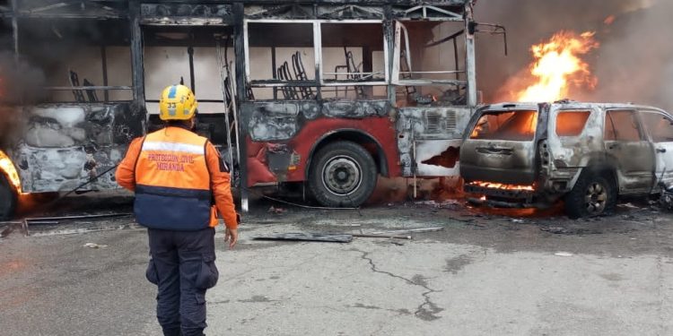 SNGR atendió colisión vehicular en autopista Gran Mariscal de Ayacucho￼