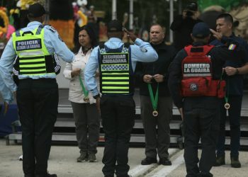 Condecoran a funcionarios de seguridad ciudadana por su destacada labor en operativo Carnavales 2024￼
