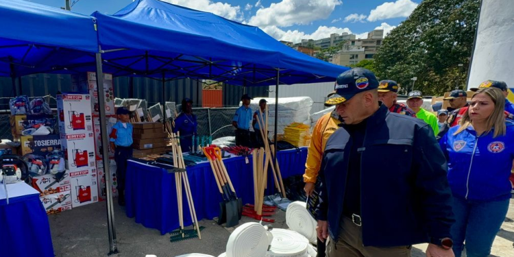 Entregan dotación a Bomberos