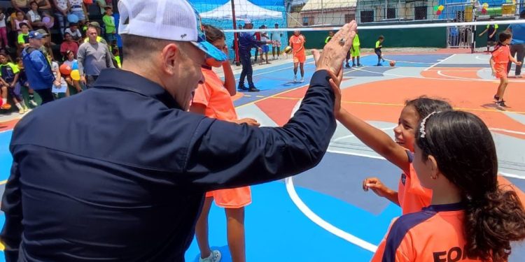 1×10 del Buen Gobierno recupera cancha deportiva en Cumaná