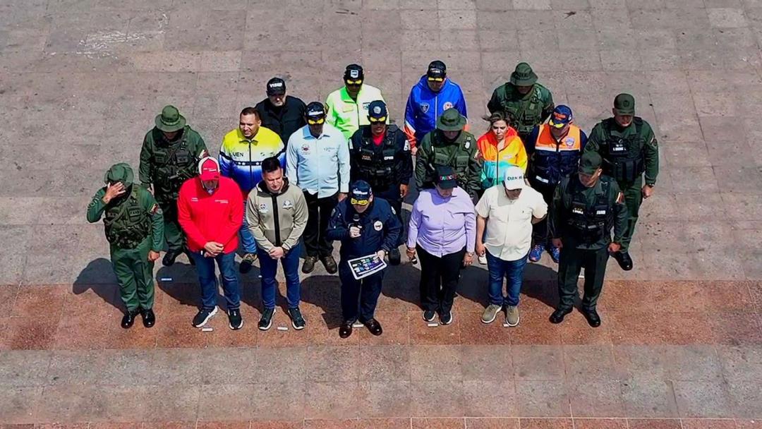 Desde la Plaza Caracas del Distrito Capital, el vicepresidente Sectorial para la Seguridad Ciudadana y la Paz, AJ. Remigio Ceballos Ichaso, dio inicio al dispositivo nacional Semana Santa Segura 2024, en el cual más de 163 mil funcionarios y funcionarias, se desplegaron para garantizar la paz y tranquilidad, durante este asueto de reconciliación y de fe para el pueblo venezolano.