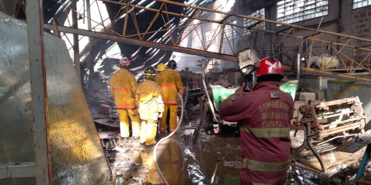 SNGR atendió incendio de galpón en Cúa