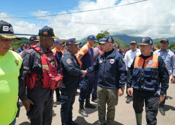 Gobierno Bolivariano entrega insumos a 11 cuerpos de bomberos del estado Sucre