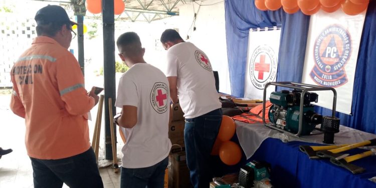 Cruz Roja y la FAO donaron equipos a Protección Civil Machiques