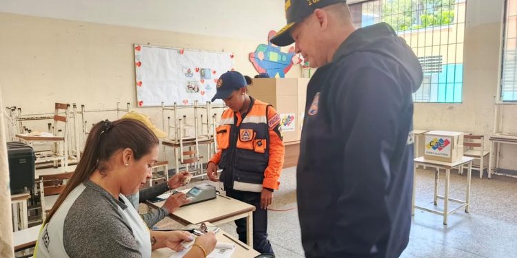Viceministro de Gestión de Riesgo participa en simulacro electoral en Higuerote, Miranda, junto a alcalde y cuerpos de seguridad