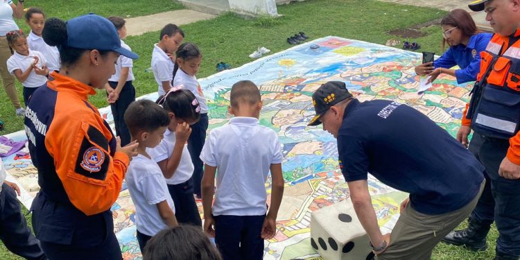 El Viceministro Juan Carlos Oti promueve la Gestión de Riesgo Escolar en la UENB Ezequiel Zamora