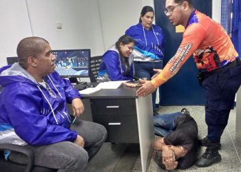 SNGR capacita a empleados de SABATES Carúpano en preparación para emergencias en parroquia Santa Rosa