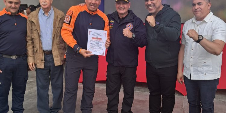 Conmemoración del 45° Aniversario de Protección Civil en Caracas: Un acto de unidad y compromiso hacia la prevención y seguridad