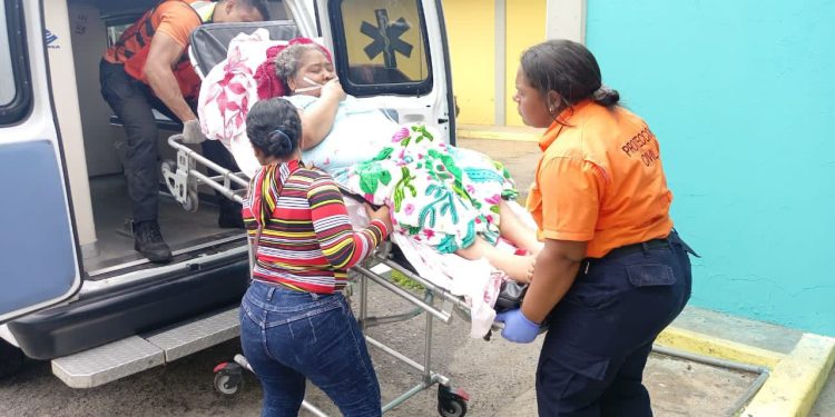 Funcionarios de Protección Civil Bolívar colaboran en traslados médicos clave en Ciudad Bolívar