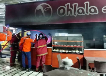 Controlado incendio en local de comida del C.C. Expreso en Chacaito gracias a rápida actuación de Protección Civil y Policía de Chacao