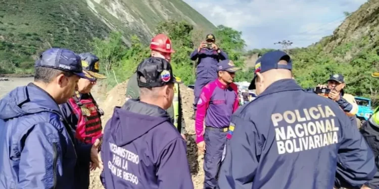 Bomberos y Bomberas llegan a Mérida para atender emergencias por fuertes lluvias en estados andinos