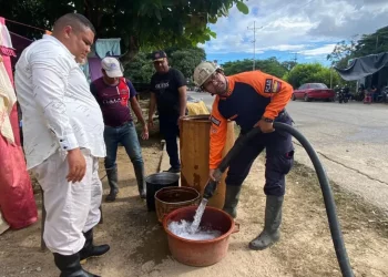 SNGR y Bomberos coordinan jornada de atención integral en Municipio Muñoz tras colapso de puente Las Tiamitas