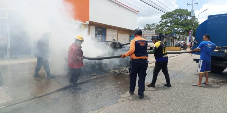 SNGR extinguió incendio vehicular en Nueva Esparta