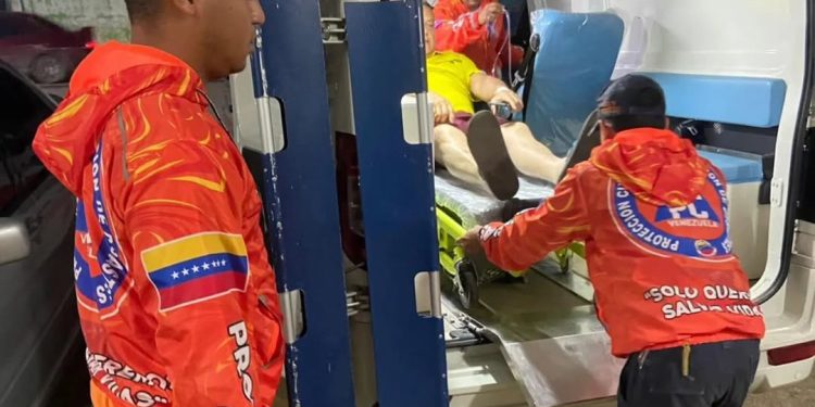 SNGR atendió a ciudadano tras caer de un árbol en el estado Táchira