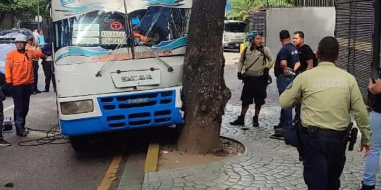 Protección Civil atendió colisión de transporte público en Chacao