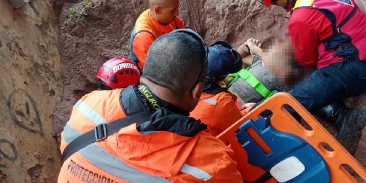 PC Táchira atendió a ciudadano tras caer de un andamio