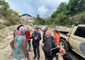 Viceministro Oti realizó recorrido preventivo en quebradas de la Guaira