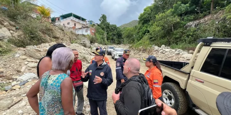 Viceministro Oti realizó recorrido preventivo en quebradas de la Guaira