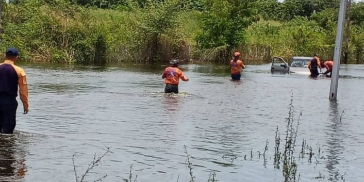 ZOEDAN prestó asistencia vial a dos adultos mayores en Bolívar