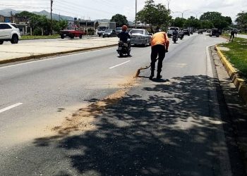 Protección Civil Turmero mitiga riesgos por derrame de gasoil