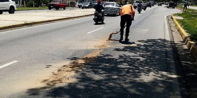 Protección Civil Turmero mitiga riesgos por derrame de gasoil