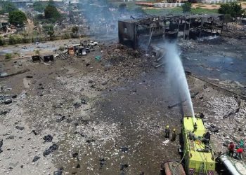 SNGR controló fuerte incendio en la fábrica de fuegos artificiales en el estado Zulia