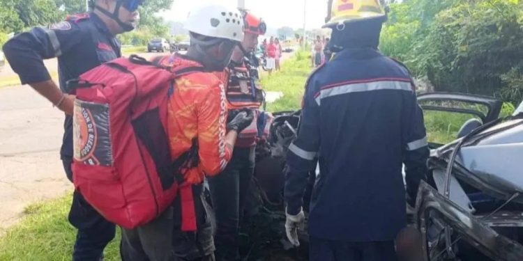 Protección Civil atendió accidente de tránsito en el estado Bolívar