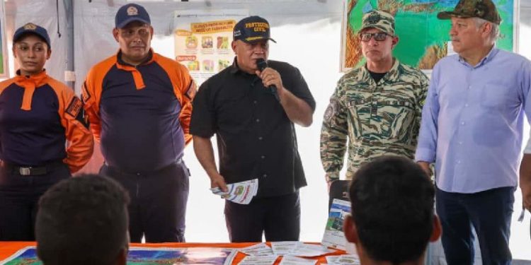 Ministro Diosdado Cabello aplaudió la labor de Protección Civil y el Cuerpo de Bomberos