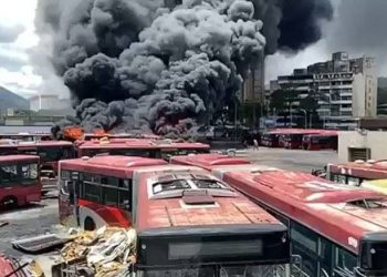 Protección Civil extinguió un incendio en la estación del Metro La Paz