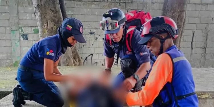 Protección Civil Aragua trasladó a joven estudiante por hipoxia