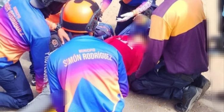 Protección Civil atendió a joven herido tras una colisión en el estado Anzoátegui