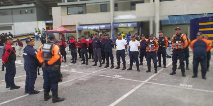 DNPCAD desplegó guardia preventiva en el partido de Magallanes vs. Caribe