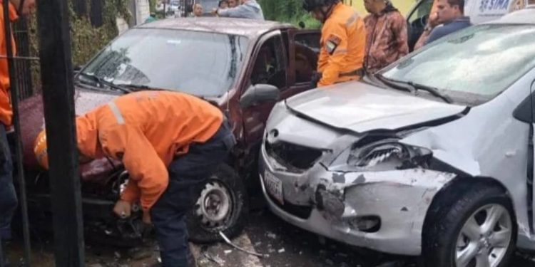 Protección Civil atendió emergencia tras colisión de vehículos en el estado Táchira
