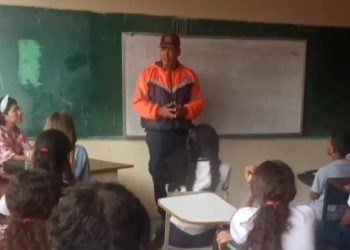 SNGR realizó un simulacro de desalojo en escuela del estado La Guaira
